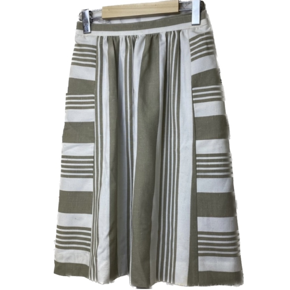 Vintage Skirt w/Side Pockets. Super on Trend!!!